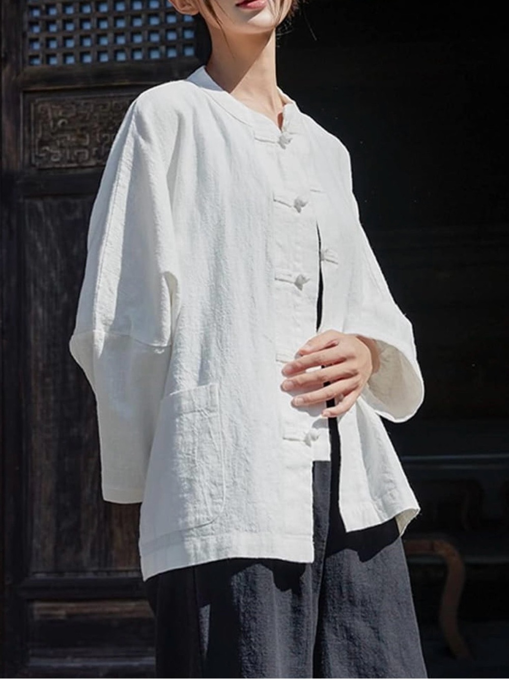 Chinese white linen mandarin collar shirt with pockets and frog buttons